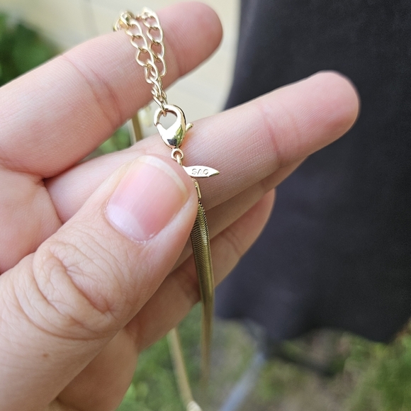 Avon gold tone chain necklace with blue square pendant and chain signed SAQ - Picture 4 of 4